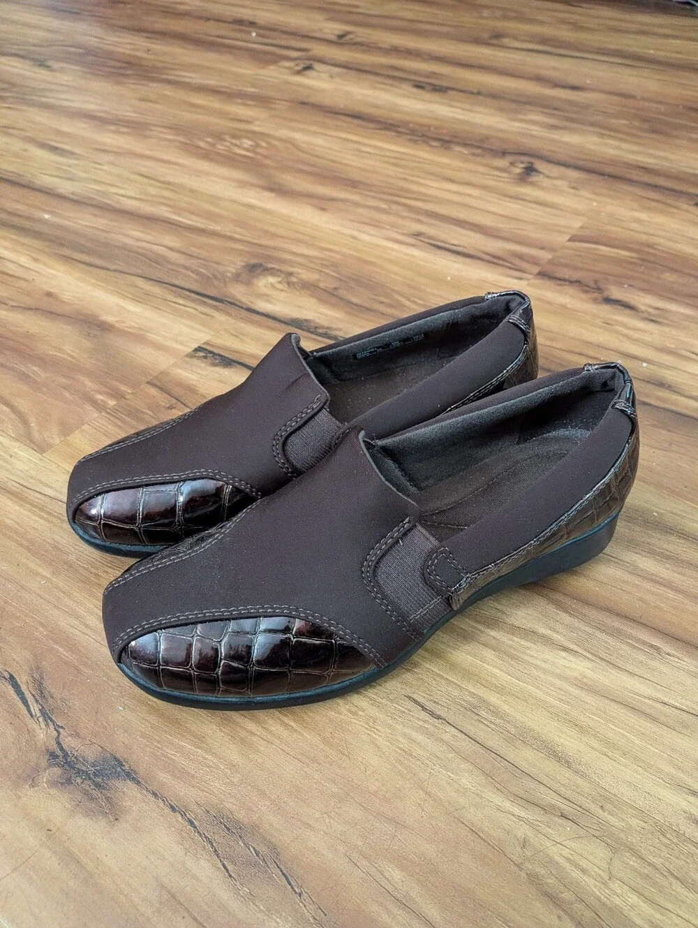 Clarks Gael Beam Casual Comfort Slip On Clogs Womens 6M, Alligator Skin Print